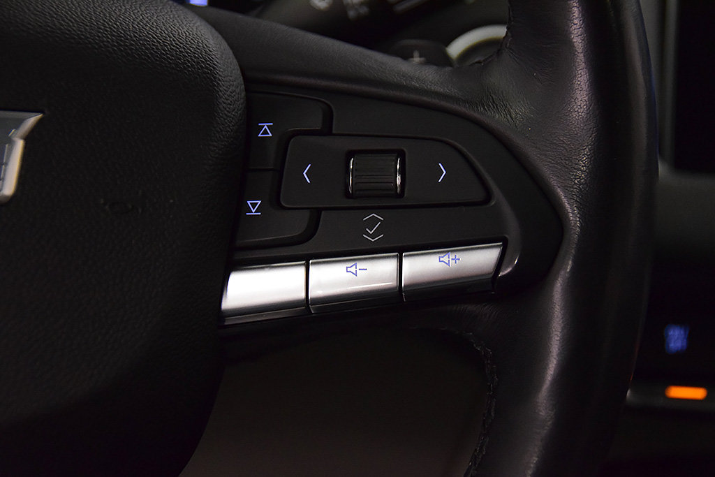 Used 2021 Cadillac XT4 Luxury w/ Cold Weather Package AWD/4WD image 22