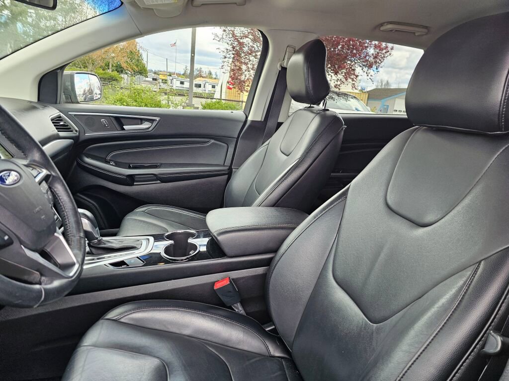 Used 2017 Ford Edge Titanium w/ Technology Package image 25