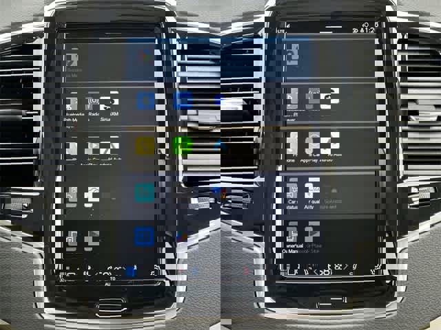 Used 2025 Volvo XC90 B6 Ultra image 13