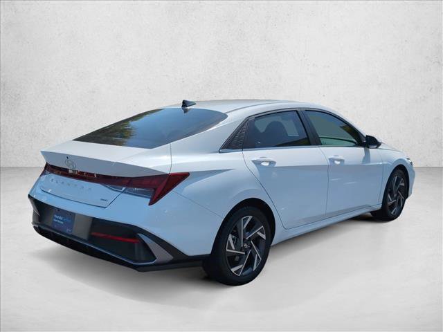 Certified 2025 Hyundai Elantra Limited FWD image 5