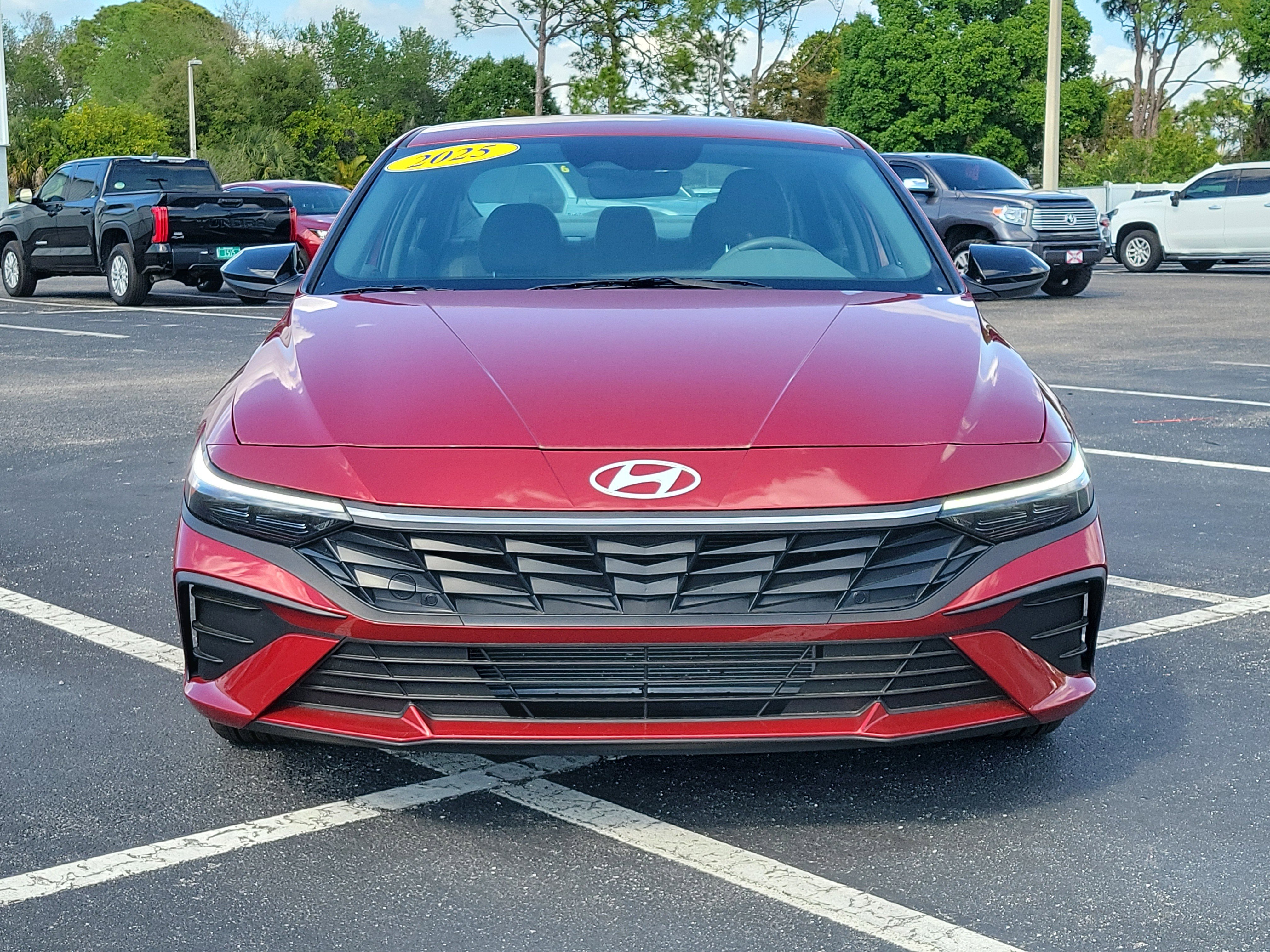Used 2025 Hyundai Elantra Sport image 2