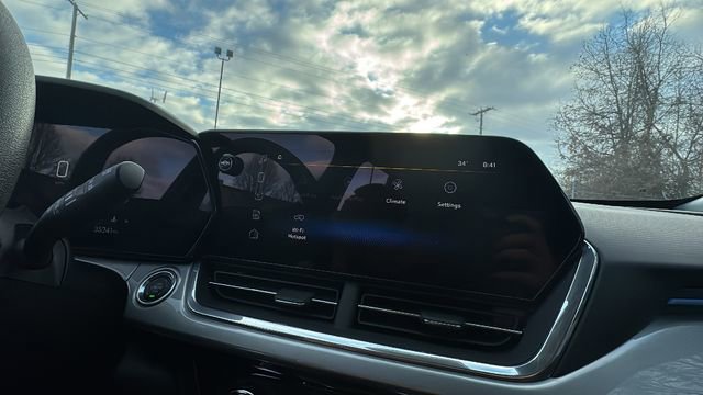 Used 2024 Chevrolet Trax LT image 18