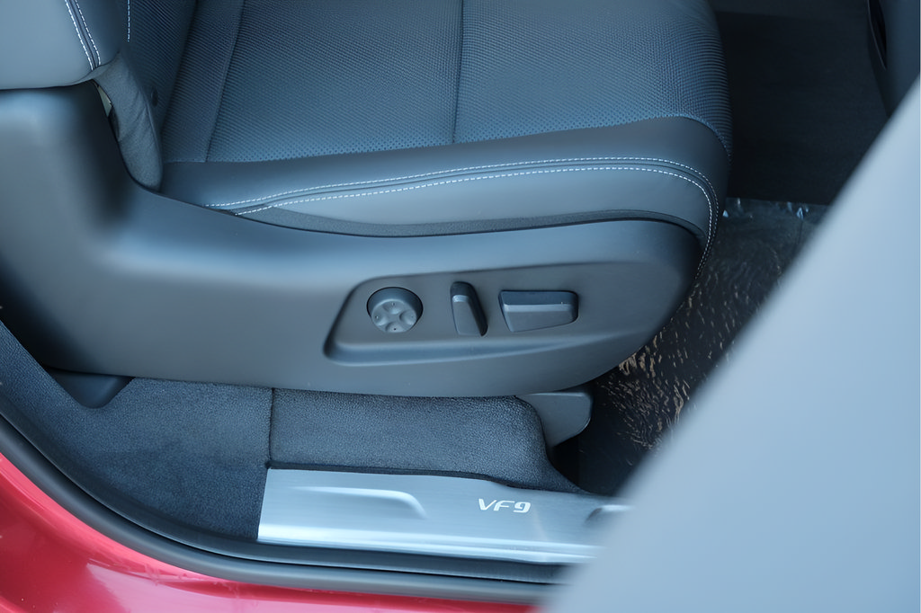 New 2024 VinFast VF 9 Plus AWD/4WD image 22