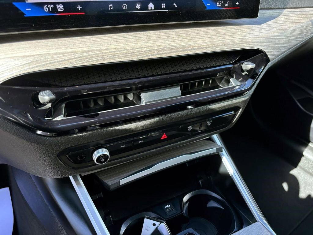 Certified 2025 BMW 330i xDrive Sedan image 57