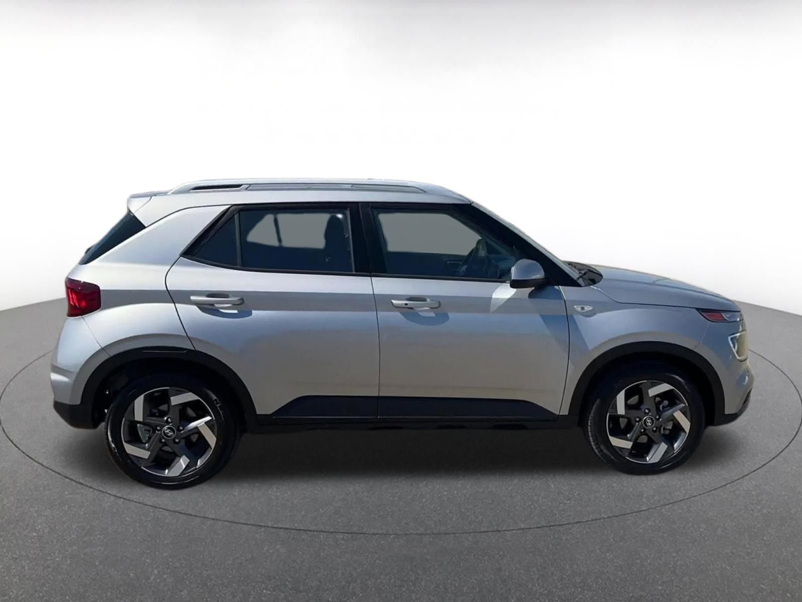 Used 2025 Hyundai Venue SEL image 16