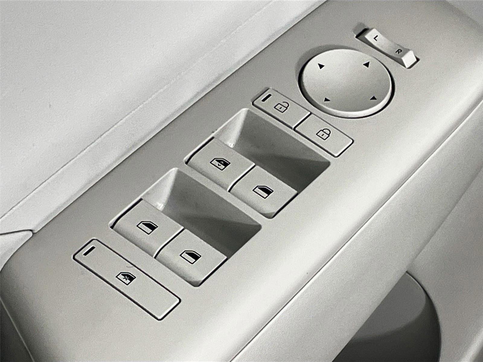 Used 2025 Hyundai Kona SEL AWD/4WD image 19