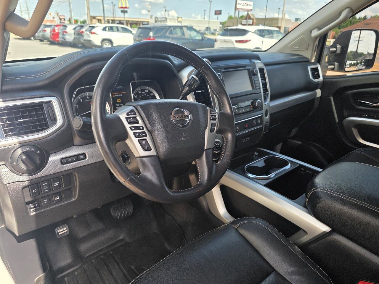 Used 2019 Nissan Titan PRO-4X w/ Pro-4x Convenience Package AWD/4WD image 12