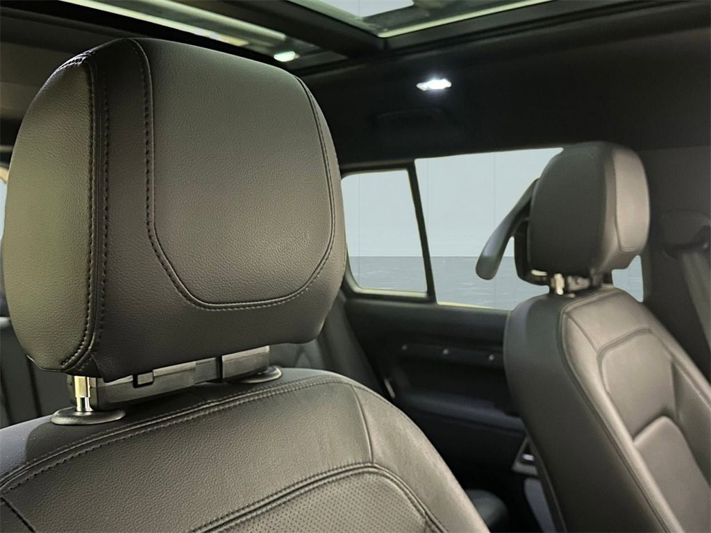 Used 2024 Land Rover Defender 130 S image 38