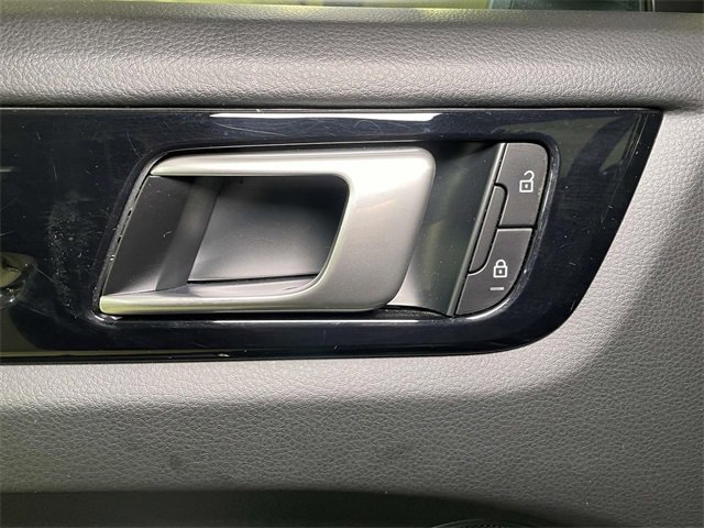 Certified 2022 Porsche Cayenne Platinum Edition image 36