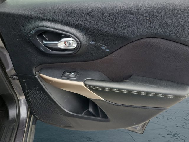 Used 2017 Jeep Cherokee Sport image 16