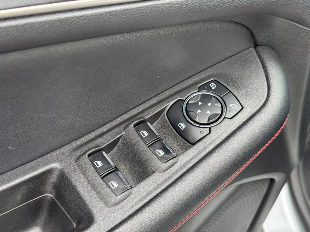 Used 2023 Ford Edge ST-Line AWD/4WD image 11