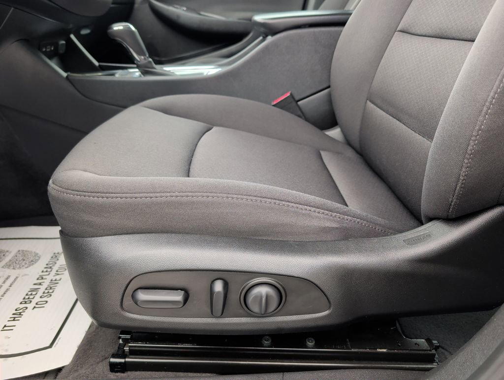 Used 2020 Chevrolet Malibu LT image 9