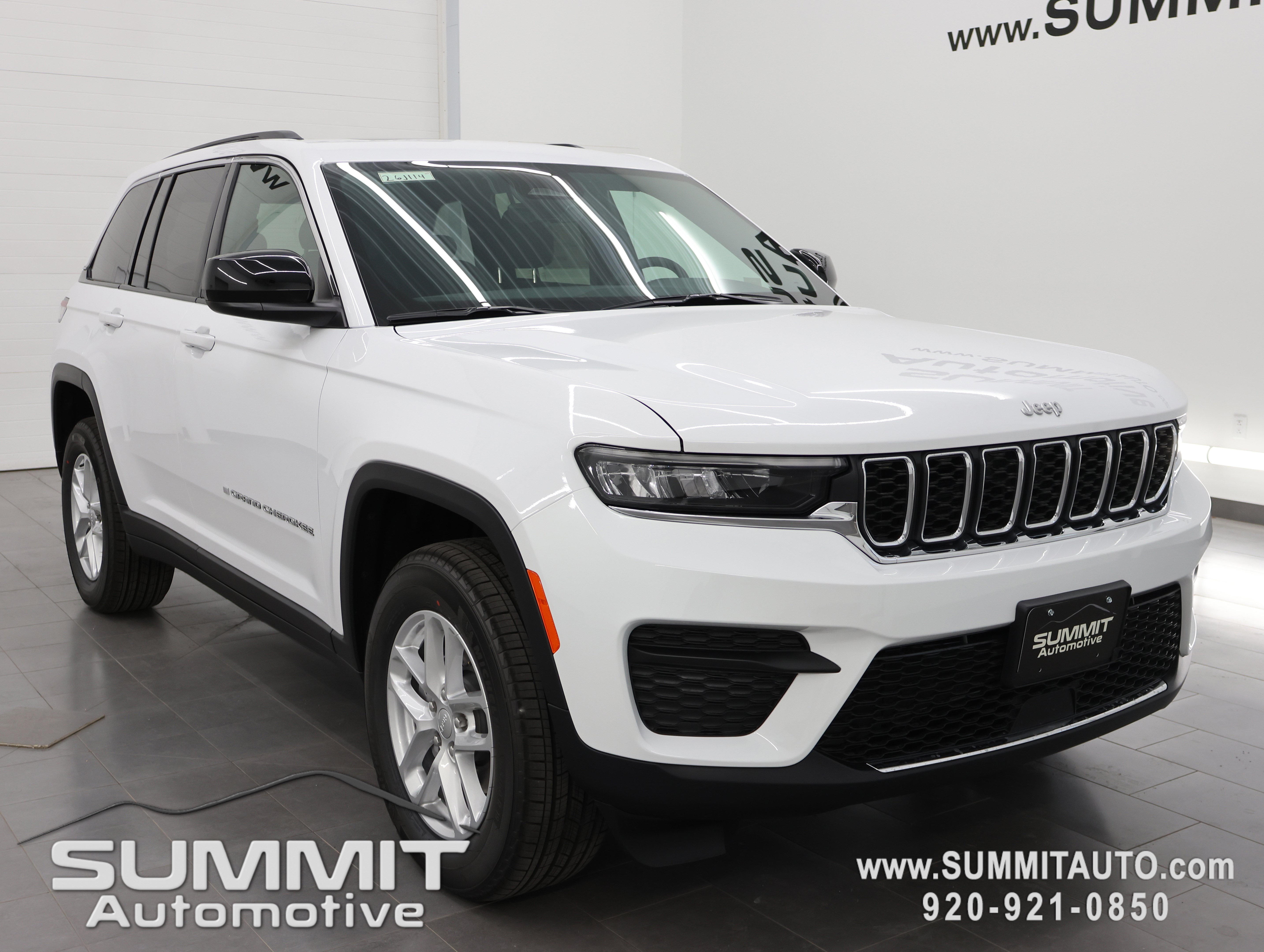 New 2026 Jeep Grand Cherokee Laredo X AWD/4WD image 2