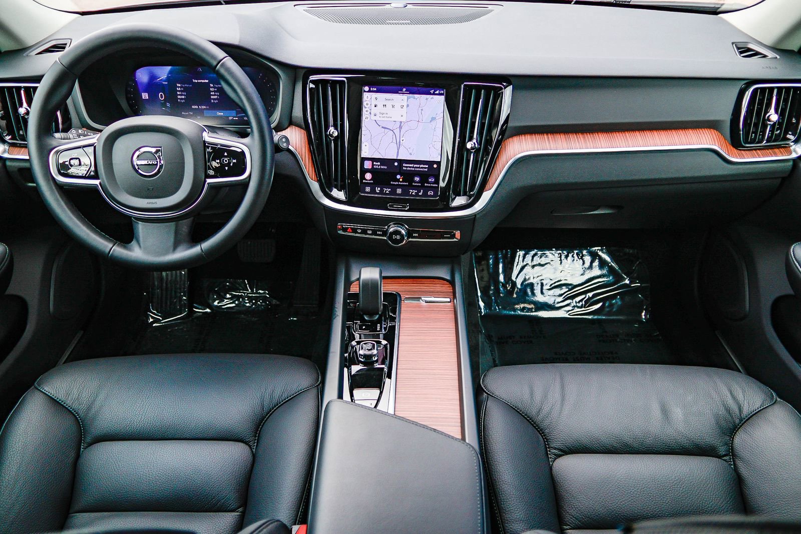 Certified 2026 Volvo V60 B5 Cross Country Plus w/ Climate Package image 13