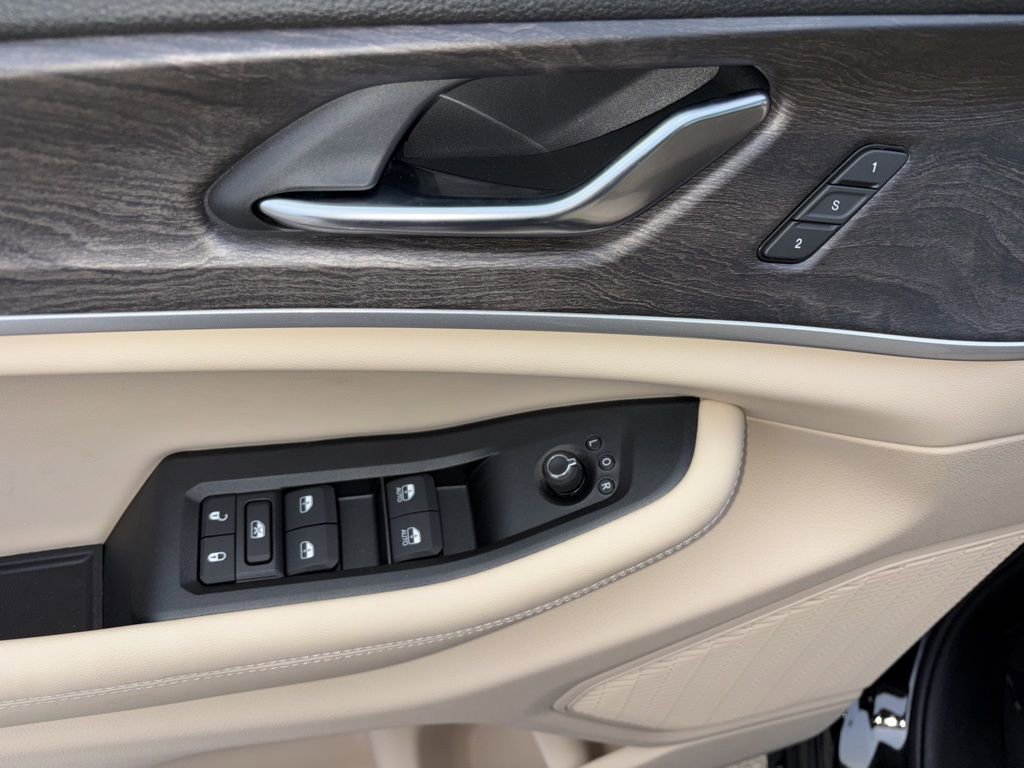 New 2025 Jeep Grand Cherokee L Limited w/ Luxury Tech Group II image 11