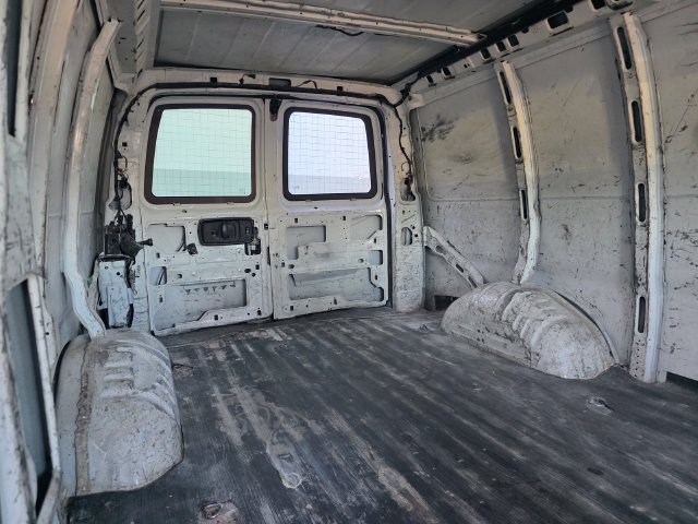 Used 2016 Chevrolet Express 2500 Extended RWD image 15