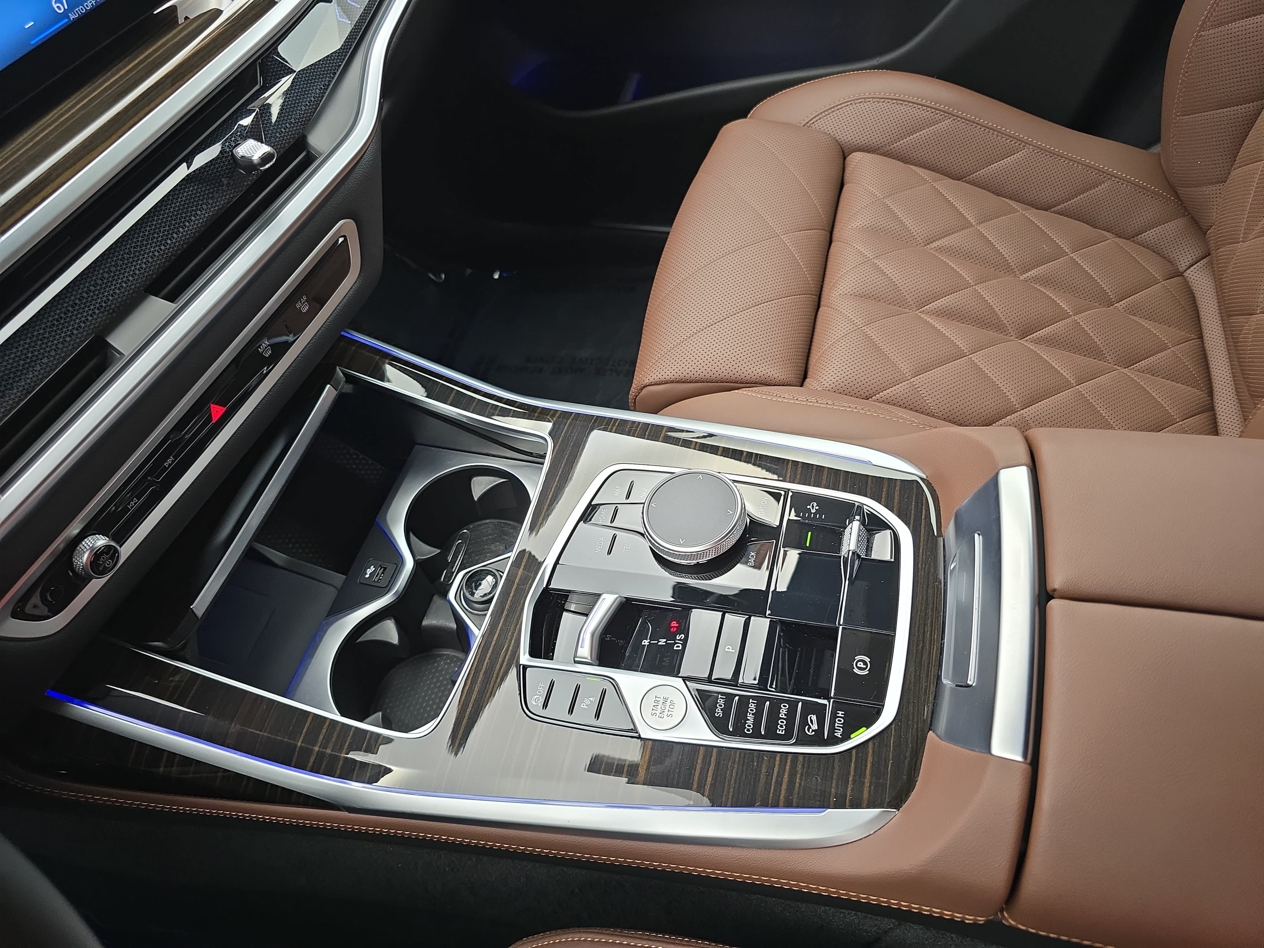 Used 2024 BMW X7 xDrive40i w/ M Sport Package AWD/4WD image 26