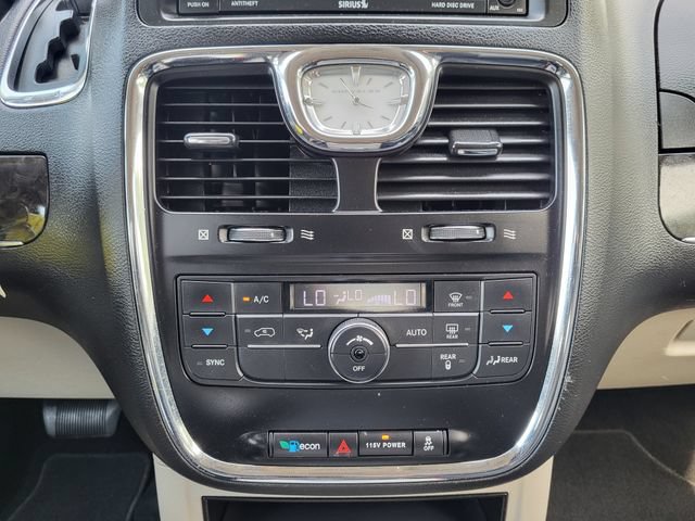 Used 2016 Chrysler Town & Country Touring FWD image 18
