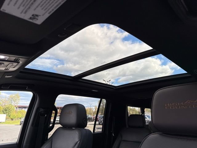 Used 2021 Chevrolet Suburban High Country image 16