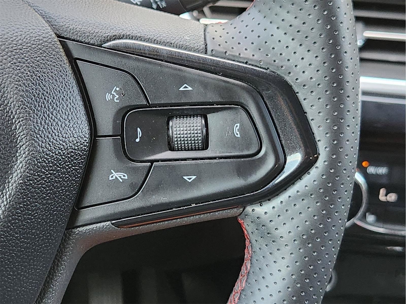 Used 2025 Chevrolet Trax RS w/ Sunroof Package FWD image 29