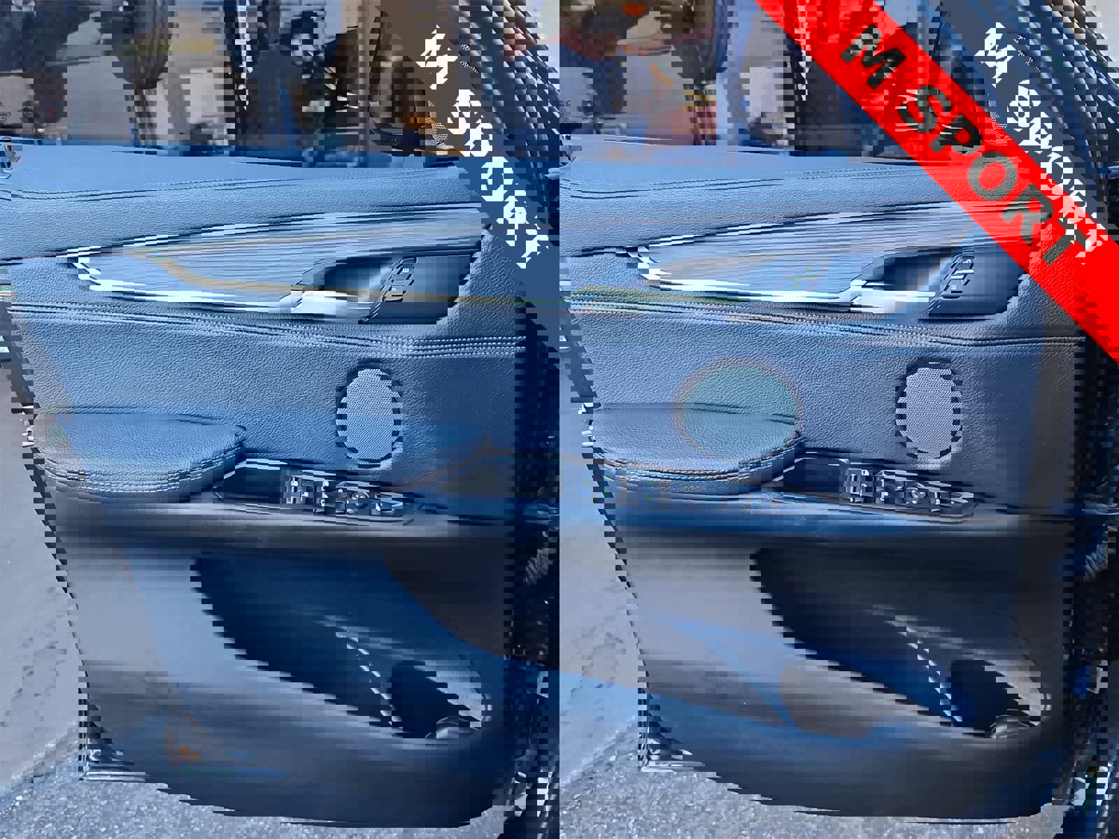 Used 2018 BMW X6 xDrive35i w/ M Sport Package image 28