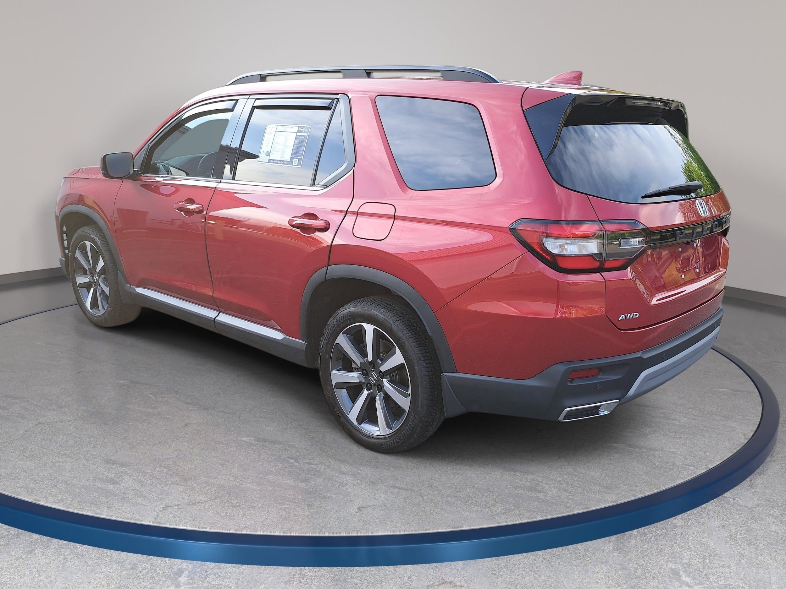 Used 2025 Honda Pilot Touring image 7