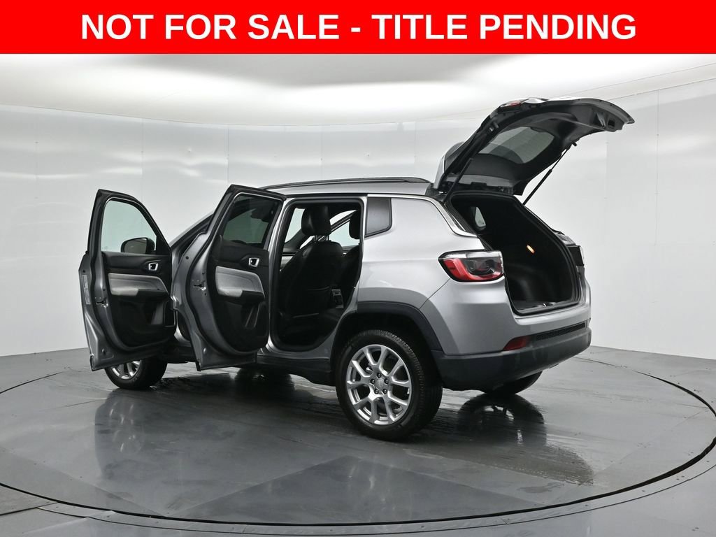 Used 2023 Jeep Compass Latitude image 28