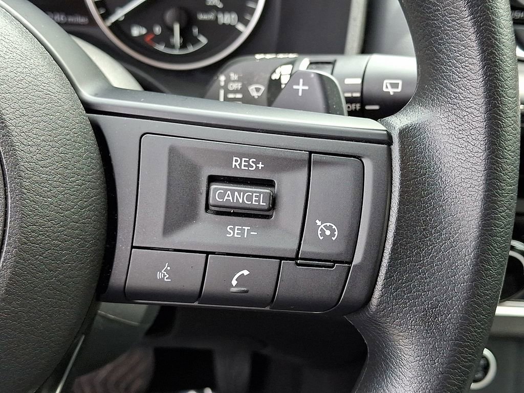 Used 2023 Nissan Rogue S AWD/4WD image 21
