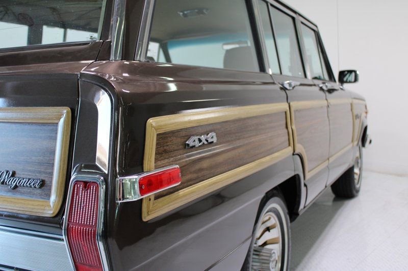 Used 1987 Jeep Grand Wagoneer image 18