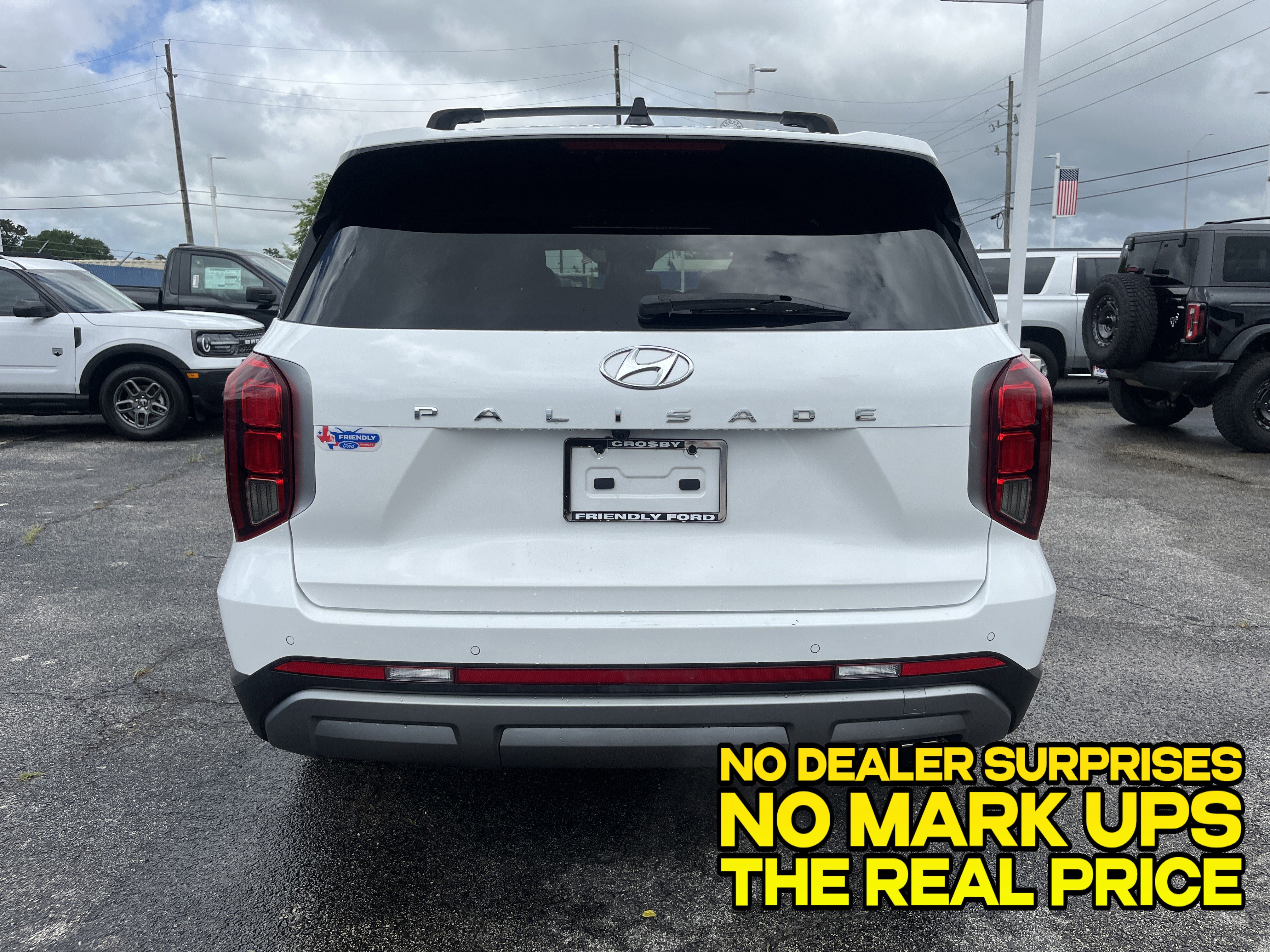 Used 2023 Hyundai Palisade SEL FWD image 3