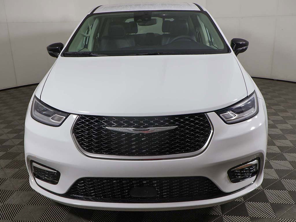 Used 2024 Chrysler Pacifica Touring-L image 13