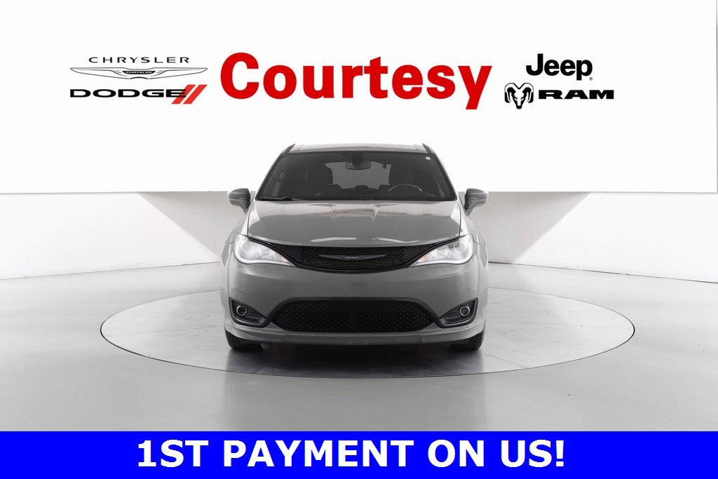 Used 2020 Chrysler Pacifica Touring w/ S Appearance Package image 10