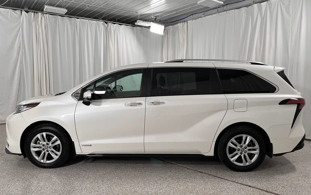 Used 2021 Toyota Sienna Limited AWD/4WD image 11