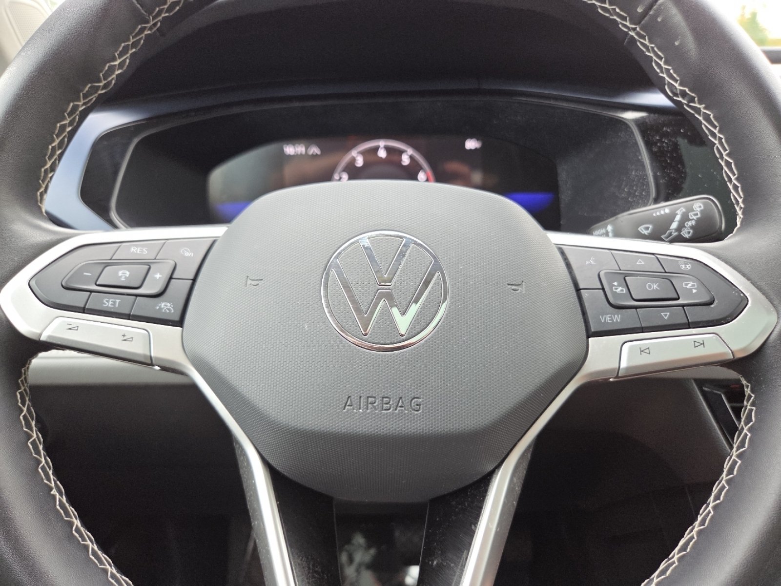 Used 2024 Volkswagen Taos SE w/ Panoramic Sunroof Package AWD/4WD image 35