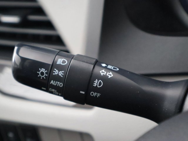 Used 2020 Toyota Sienna XLE w/ XLE Navigation Package FWD image 16