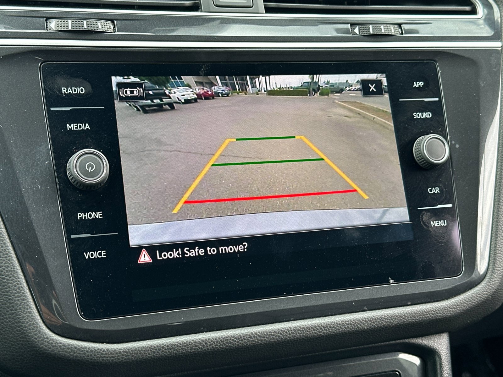 Used 2024 Volkswagen Tiguan SE image 19