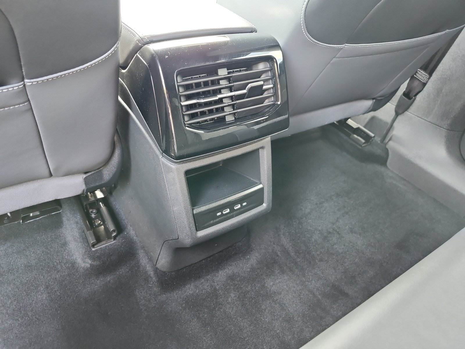 Used 2024 Volkswagen ID.4 2WD image 14
