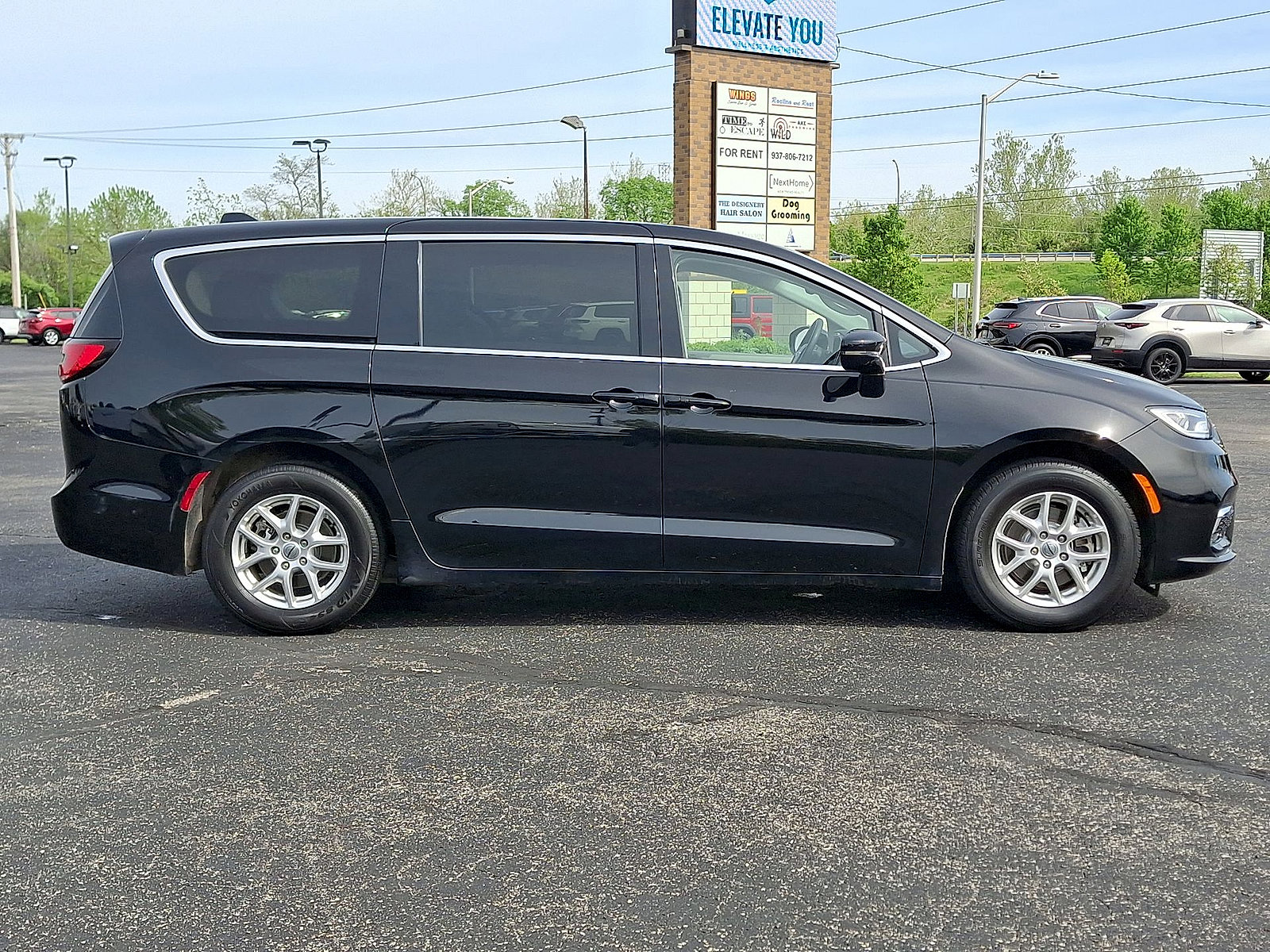 Used 2024 Chrysler Pacifica Touring-L FWD image 26