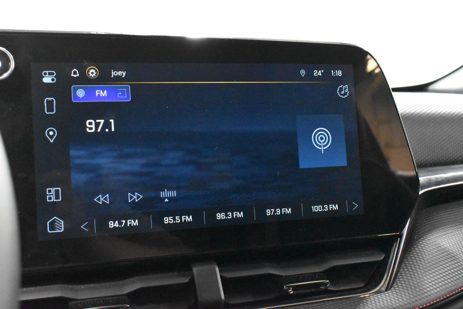 Used 2025 Chevrolet Equinox RS w/ Safety and Technology Package image 16