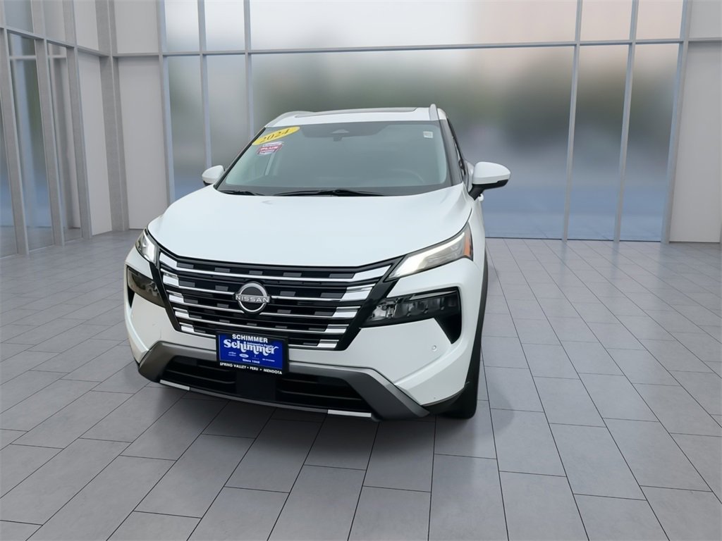 Used 2024 Nissan Rogue SL w/ SL Premium Package image 4