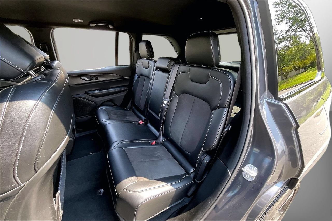 Used 2023 Jeep Grand Cherokee Altitude AWD/4WD image 21