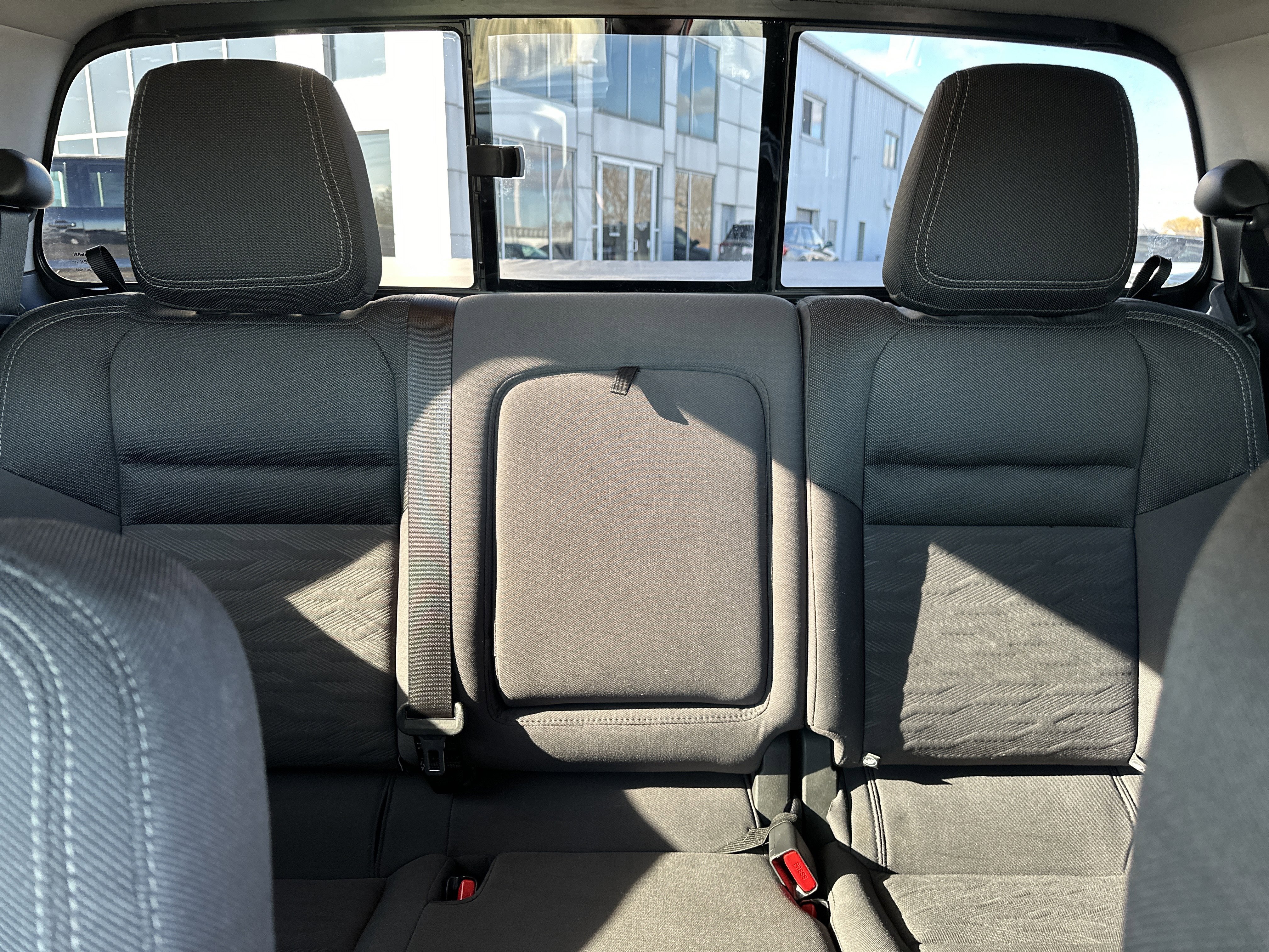 Used 2022 Nissan Frontier SV image 25