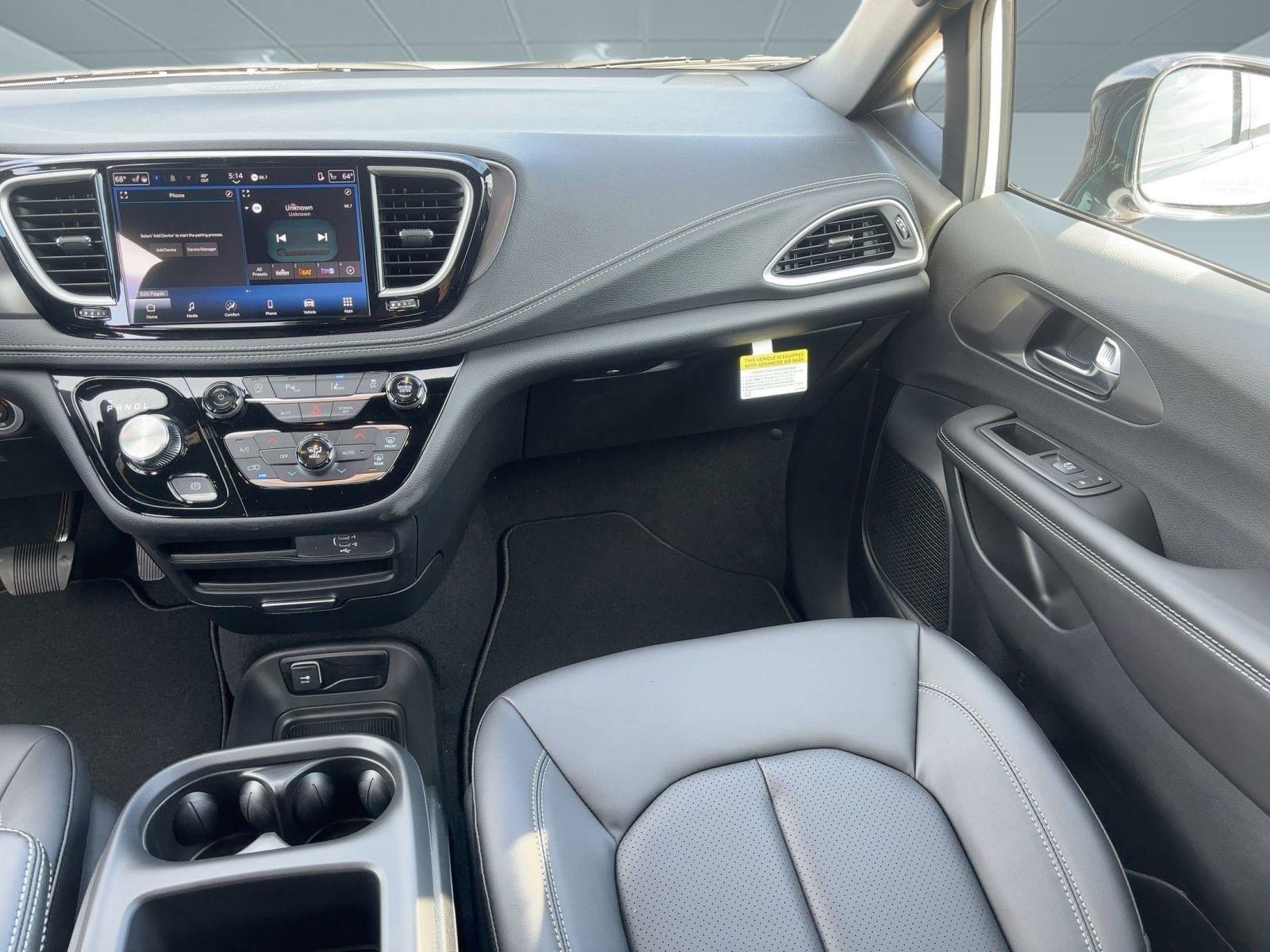 Used 2026 Chrysler Pacifica Select w/ S Appearance Package image 27