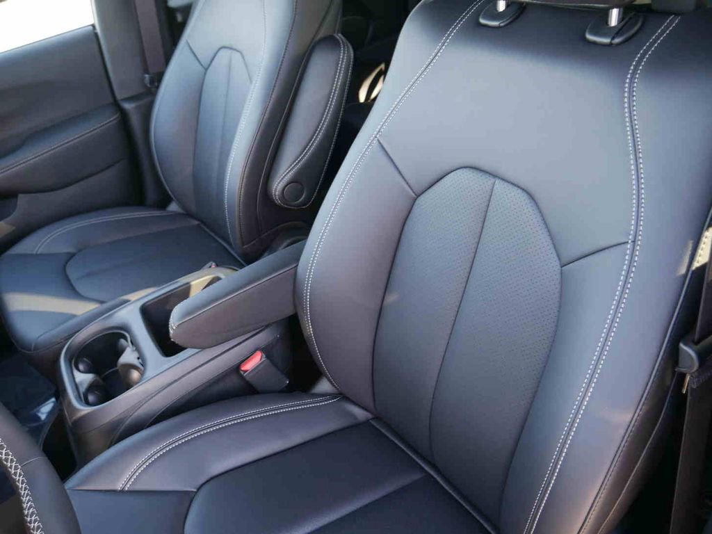New 2026 Chrysler Pacifica Select image 29