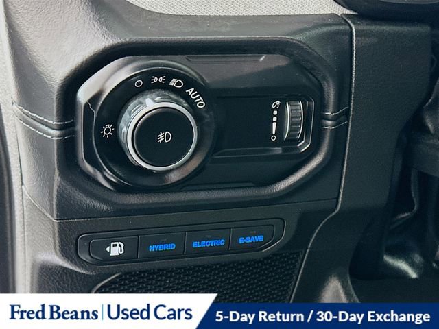 Used 2025 Jeep Wrangler Unlimited Sahara image 11