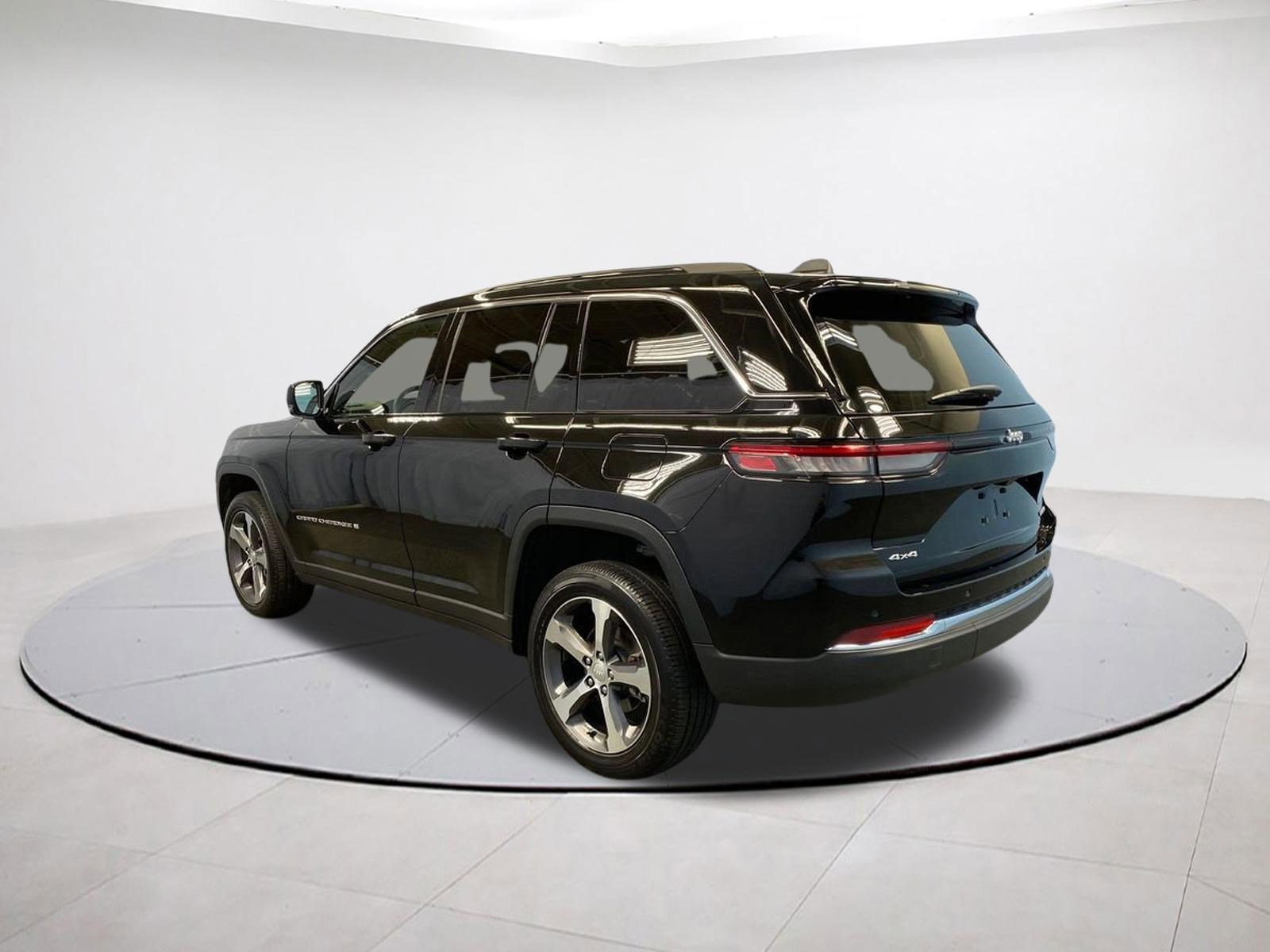 Certified 2025 Jeep Grand Cherokee Limited AWD/4WD image 4