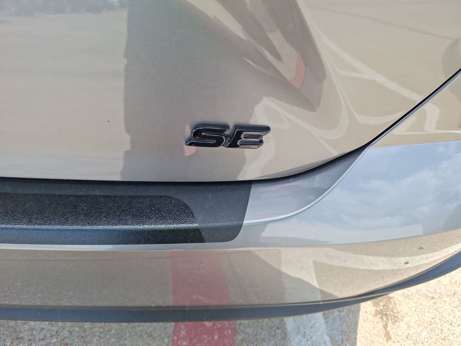 Used 2025 Toyota Camry SE w/ Convenience Package FWD image 12