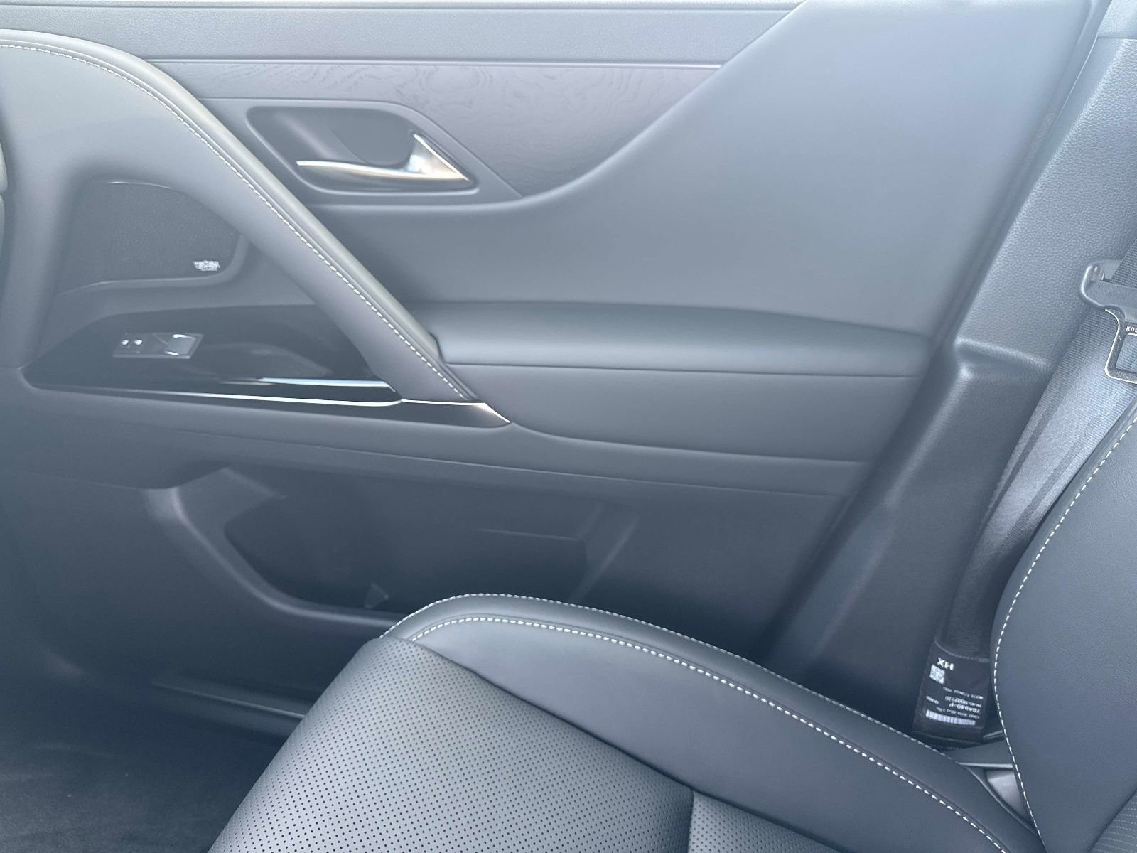 New 2026 Lexus LX 700h Luxury image 18