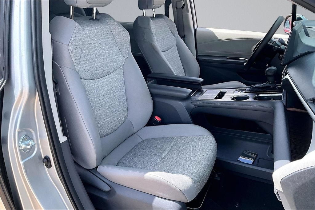 Used 2021 Toyota Sienna LE FWD image 7