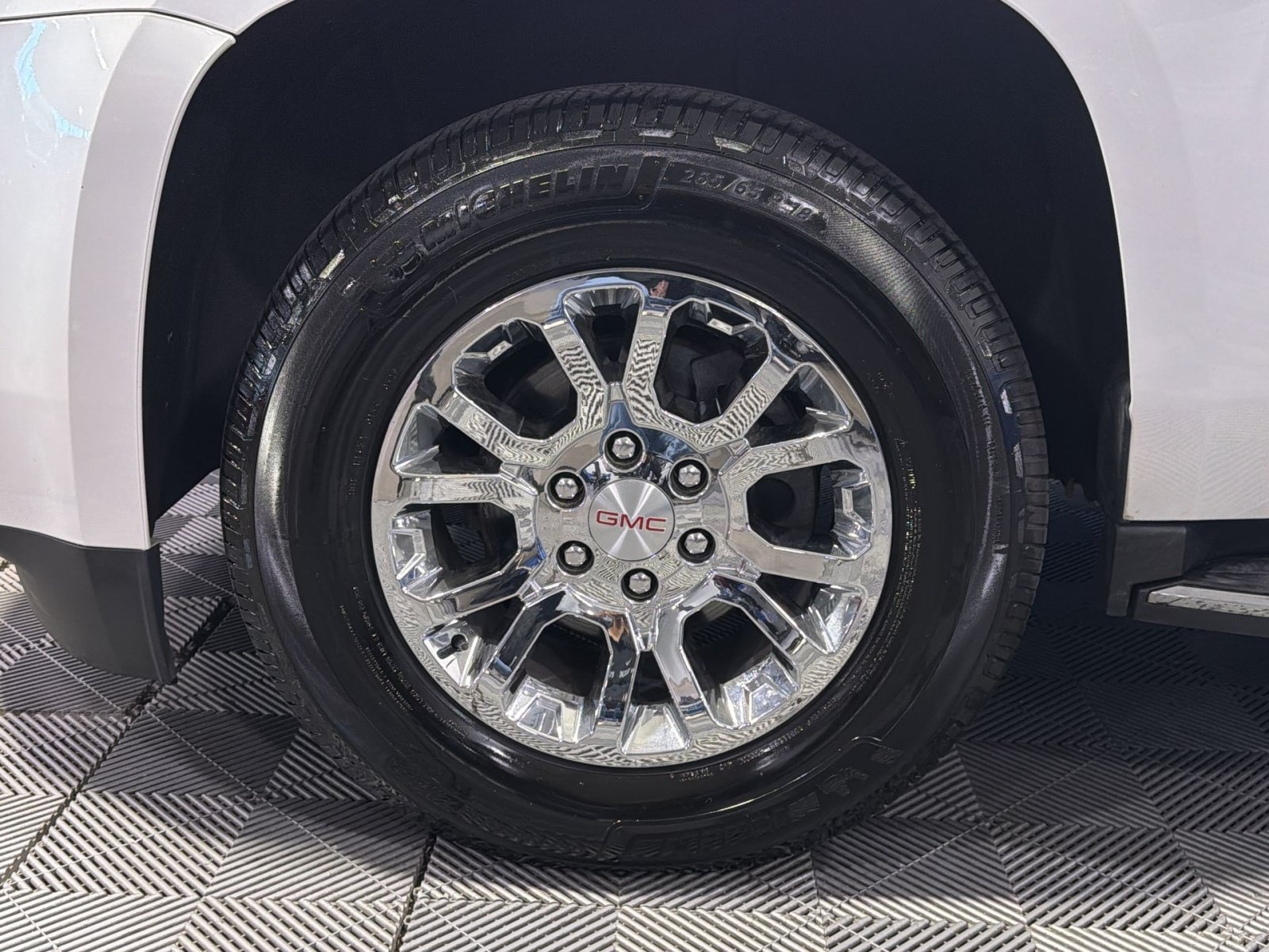 Used 2018 GMC Yukon XL SLT w/ Open Road Package AWD/4WD image 16